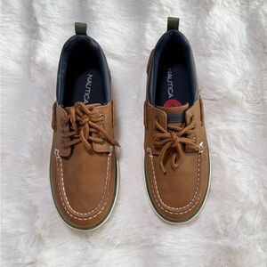 Nautica kids Tan and Green Boat Shoes | Size 2